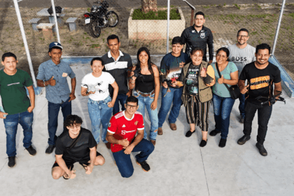 Alunos em aula prática do Curso de Pilotagem Básica de Drones do Instituto Vida Plena