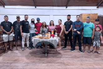 Aula prática do Curso de Barbeiro do Instituto Vida Plena.