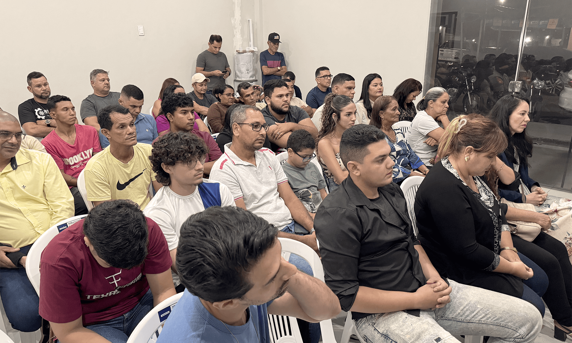 Entrega de certificados do Instituto Vida Plena para alunos de cursos profissionalizantes